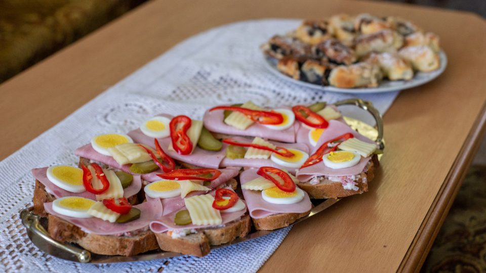 Libuše Vaňková nás pohostila obloženými chlebíčky