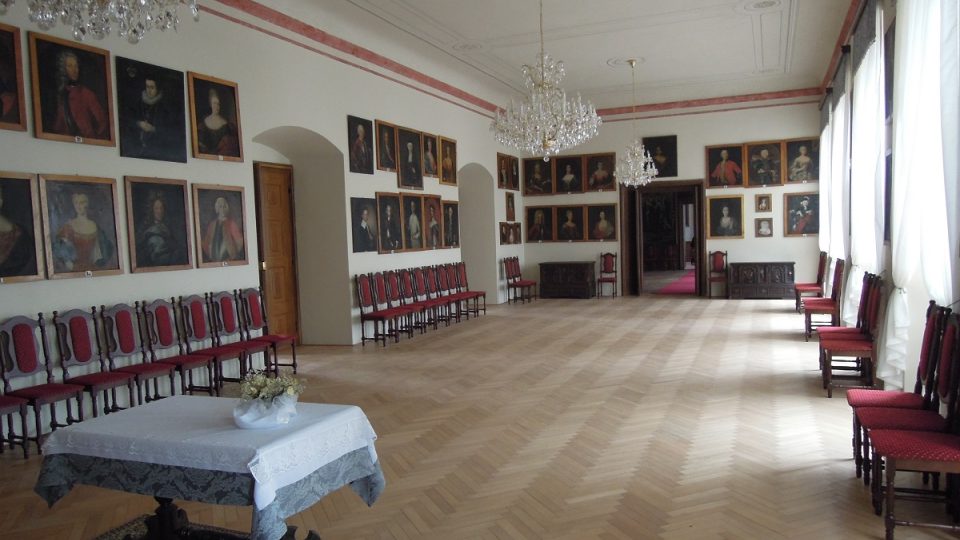 Interiér zámku ve Svojšíně 
