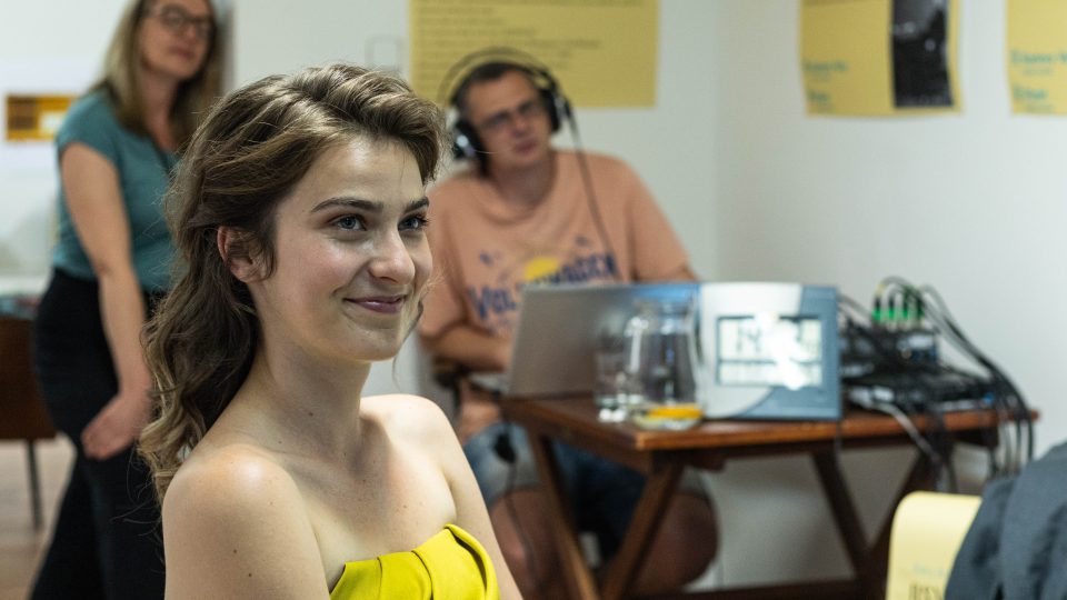 Herečka Viktoria Jurištová (vlevo) | foto: Natálie Nejezchlebová, Český rozhlas Herečka Viktoria Jurištová (vlevo)