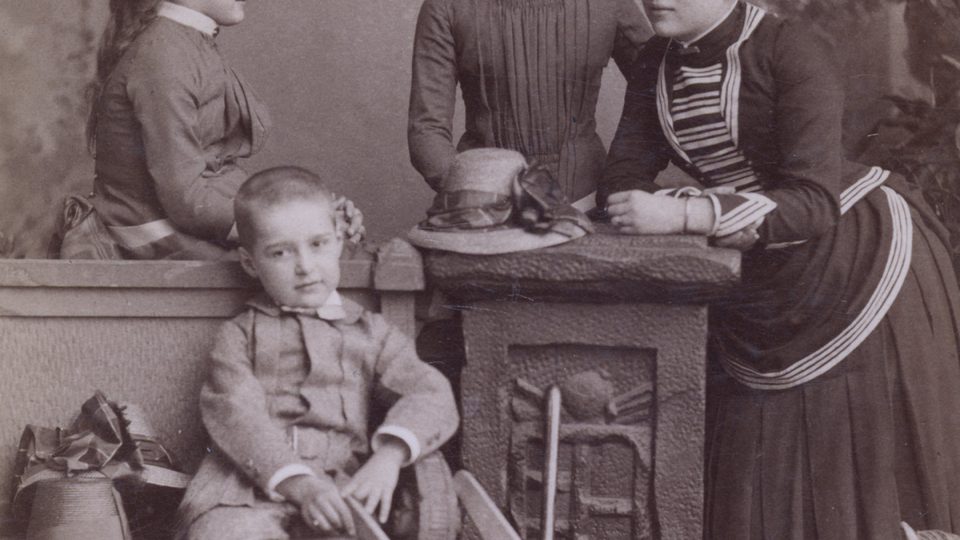 Rodina Škodova. Foto Čeněk Hrbek, kolem roku 1900