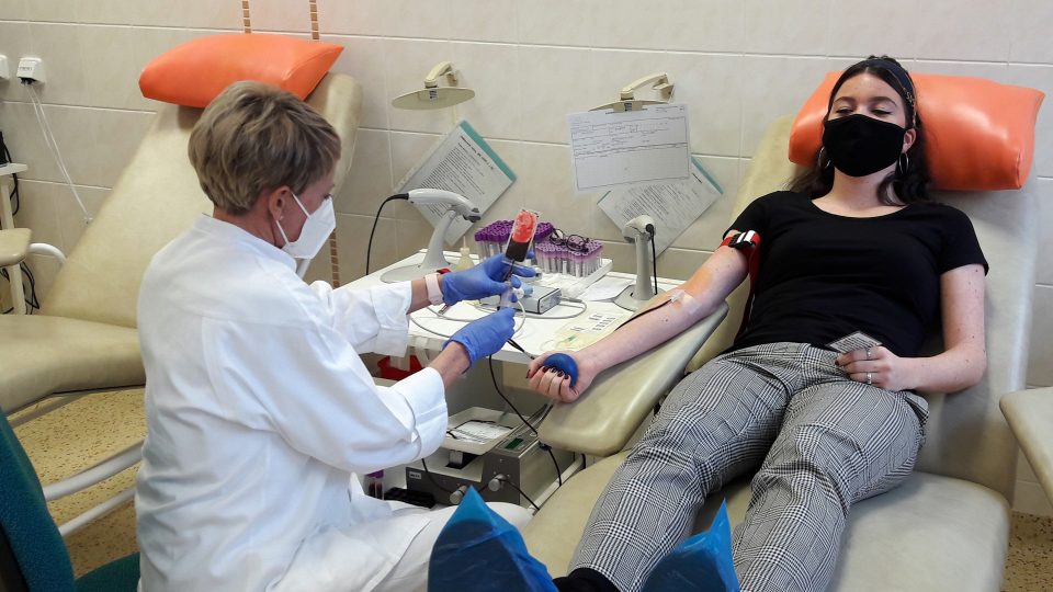 Studentka rokycanského gymnázia Barbora Hanžlová poprvé darovala krev