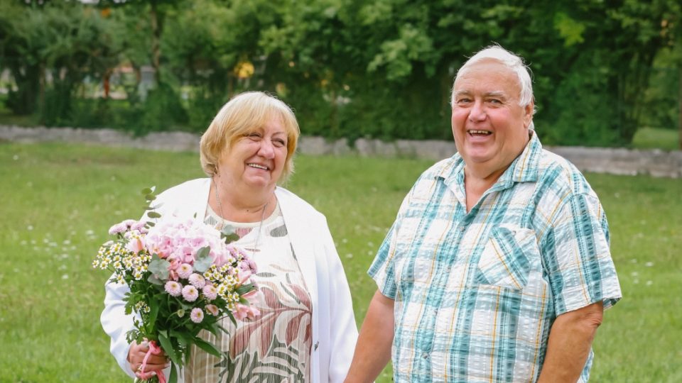 Marie a Karel Berkovcovi stále chodí i ruku v ruce | foto: Jana Volková Marie a Karel Berkovcovi stále chodí i ruku v ruce