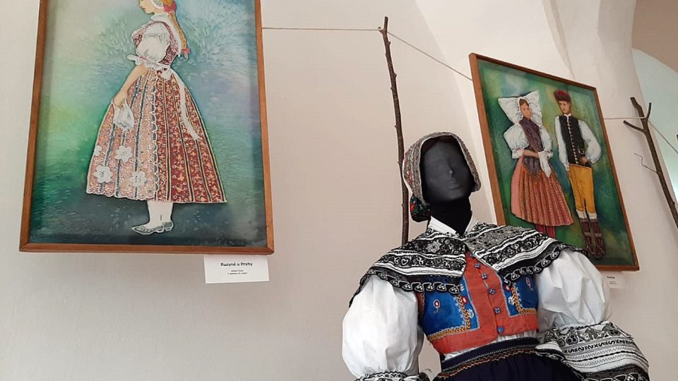 Výstava lidových krojů na zámku v Rabštejně