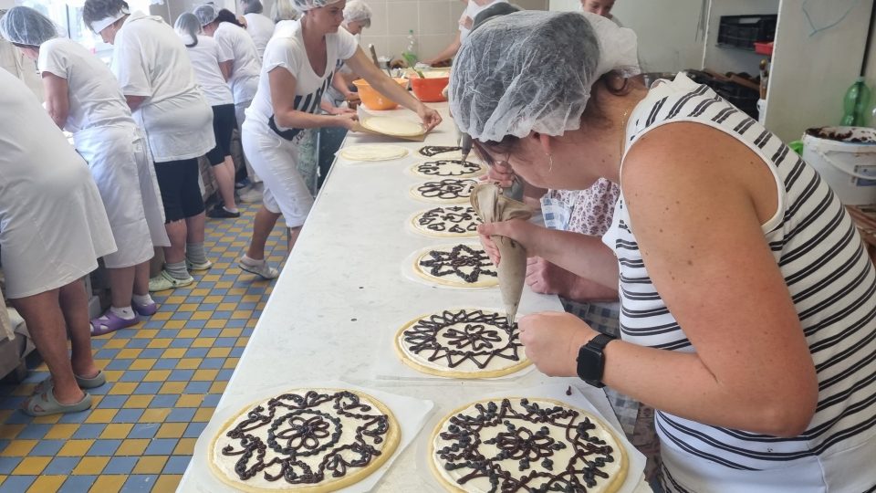 Bořická pekárna peče koláče na Chodské slavnosti | foto: Julie Suchá, Český rozhlas Bořická pekárna peče koláče na Chodské slavnosti