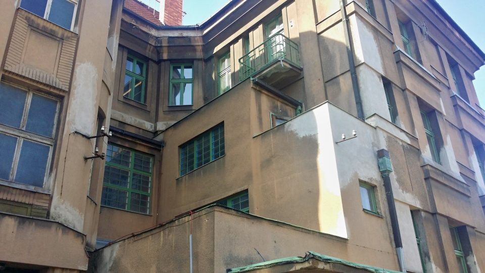 Semlerův dům na Klatovské třídě v Plzni není v současné době dostupný pro návštěvníky chtivé interiérů architekta Adolfa Loose. Intenzivně tam totiž pokračují rekonstrukce v celkové hodnotě zhruba 65 milionů korun