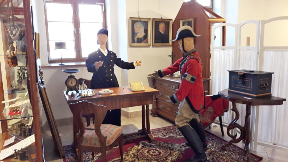 Historii poštovnictví na Domažlicku ukazuje nová výstava v Muzeu Chodska v Domažlicích