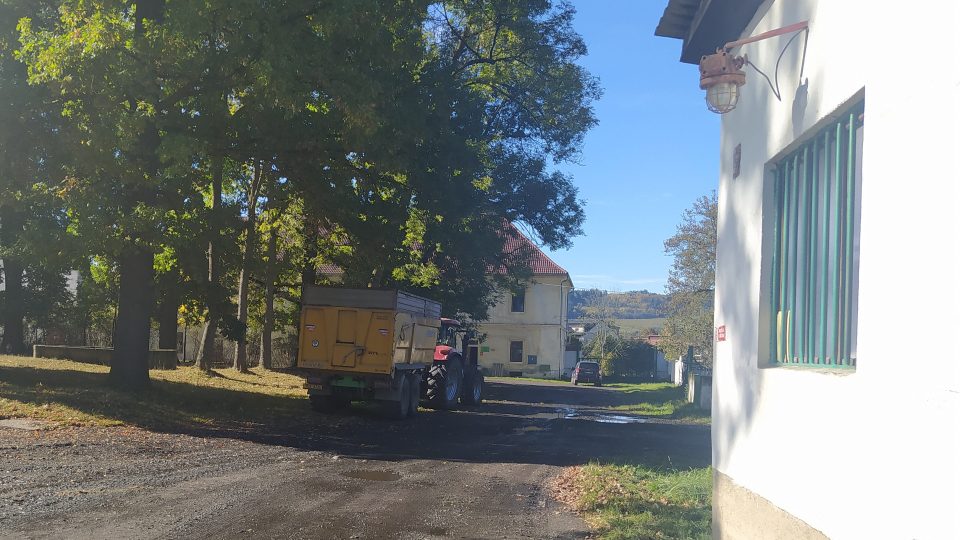 Dnes byste tady pozůstatky zámku hledali jen stěží