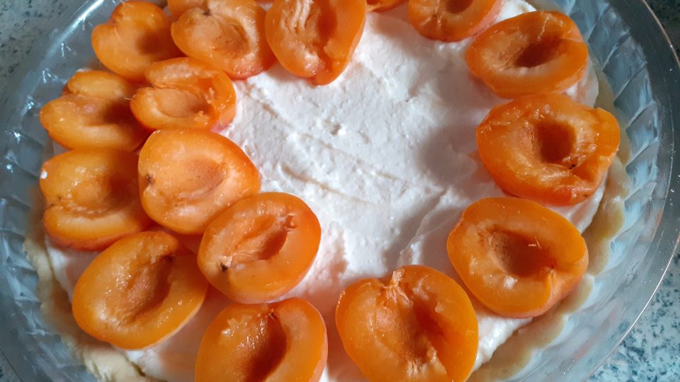 Meruňkový koláč s tvarohem
