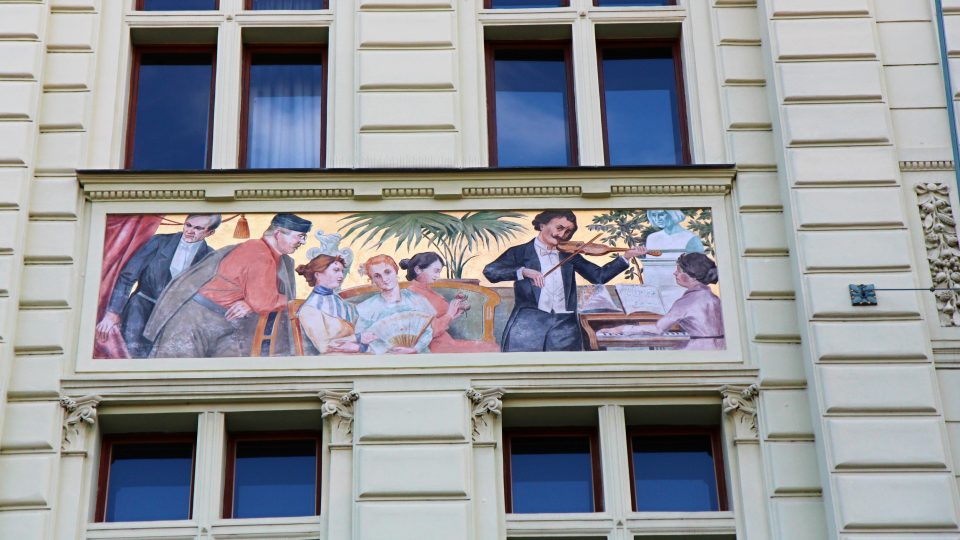 Fresky na fasádě Měšťanské besedy v Plzni