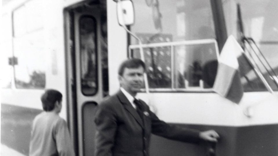 Fotografie ze slavnostního otevření nové tramvajové linky č. 1 do Bolevce v Plzni. Až do roku 2019 to bylo poslední velké rozšíření tramvajové trati v Plzni