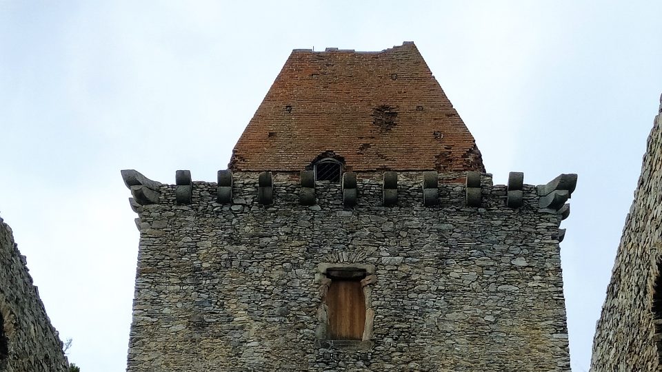Torzo střechy z dob Karla IV.