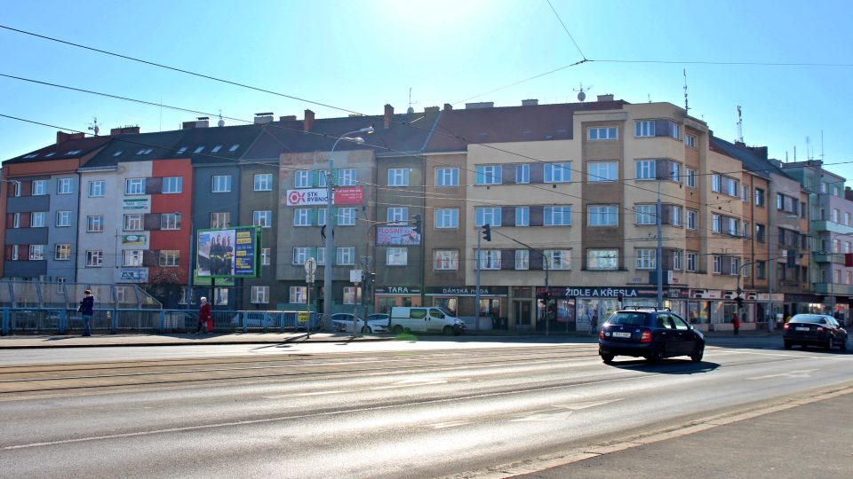 Strojírnu získala po úpadku firmy bratří Belaniů Plzeňská banka, která postupně celý objekt rozprodala na stavební parcely. Bloku obytných domů tedy dodnes zůstal název „Belánka“