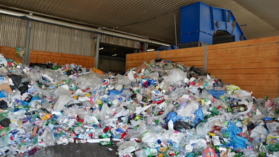 V Klatovech nově separované odpady nejen svážejí, ale i třídí