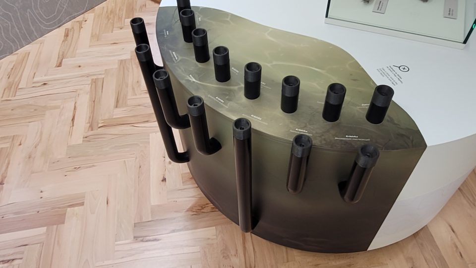 Série mikroskopů umožňuje nahlédnout do miniaturního světa rostlin i živočichů | foto: Miroslav Kobza, Český rozhlas Série mikroskopů umožňuje nahlédnout do miniaturního světa rostlin i živočichů