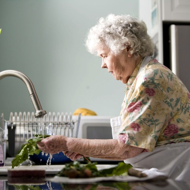 Úklid kuchyně | foto: Martin Cade