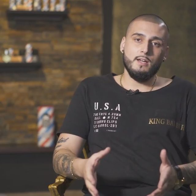 Patrik Branda podniká jako barber v Banské Bystrici | foto: Youtube .com