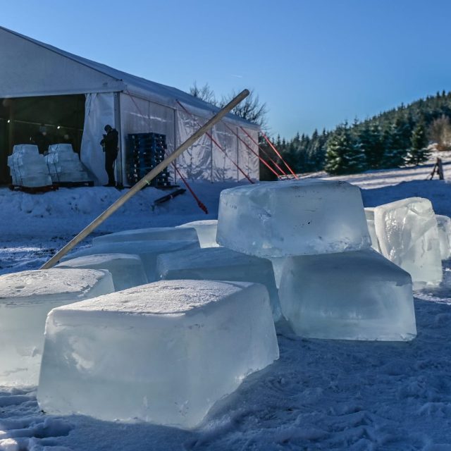 Pustevny,  ledové sochy,  přípravy | foto: Pustevny,  s.r.o.