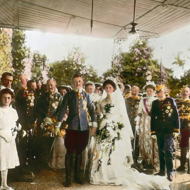 Svatba arcivévody Karla Františka Josefa  (později císaře Karla I. Habsburského) a princezny Zity Bourbonsko-Parmské 21. října 1911. Vpravo císař František Josef I. | foto: Profimedia