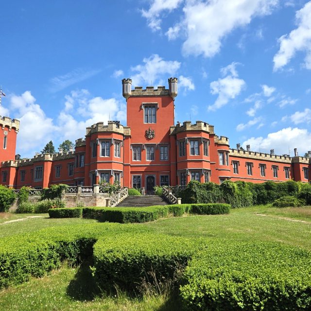 Hrádku u Nechanic se přezdívá kamenný motýl | foto: Vladislava Wildová,  Český rozhlas