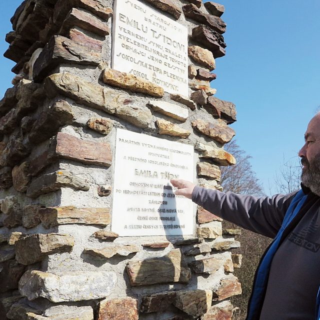 Památník věnovaný Emilu Tšídovi | foto: Martina Sihelská,  Český rozhlas