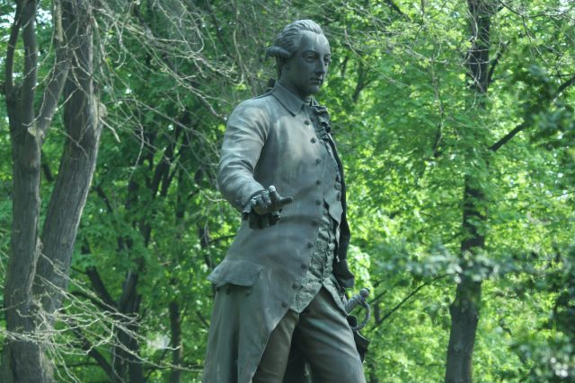 Pomník Josefa II. od Antona Breneka v parku Psychiatrické nemocnice v Brně. | foto:  TeZet,  CC0 1.0