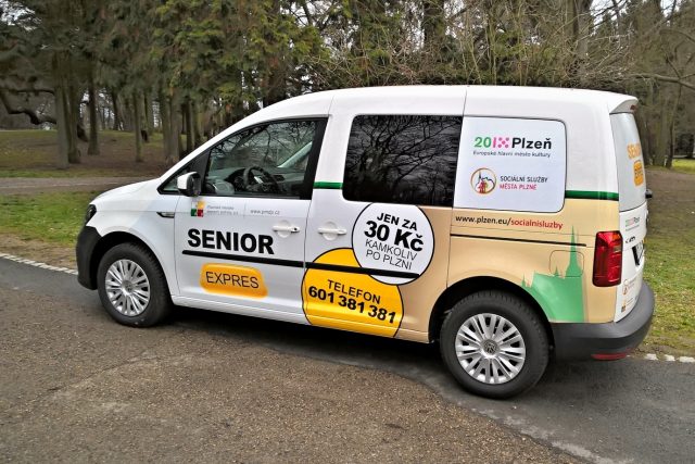 Nové vozidlo posílí službu města Plzně Senior Expres | foto:  Magistrát města Plzně