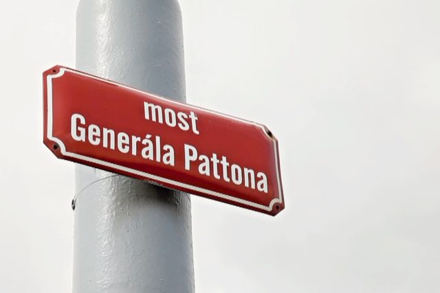 Označení mostu Generála Pattona | foto: Rostislav Duršpek