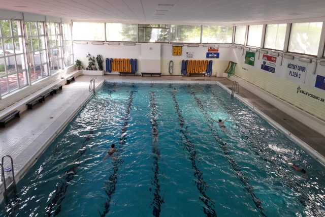 V bazénu SK Radbuza v Plzni v Kozinově ulici bude čistější voda | foto: Jana Kosová