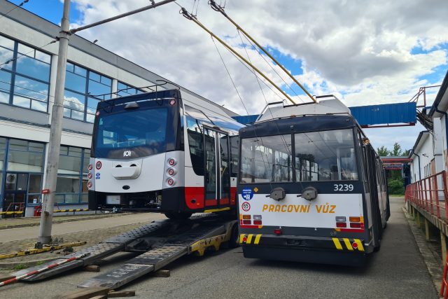 Trolejbusy ve vozovně Komín | foto: Tomáš Kremr,  Český rozhlas