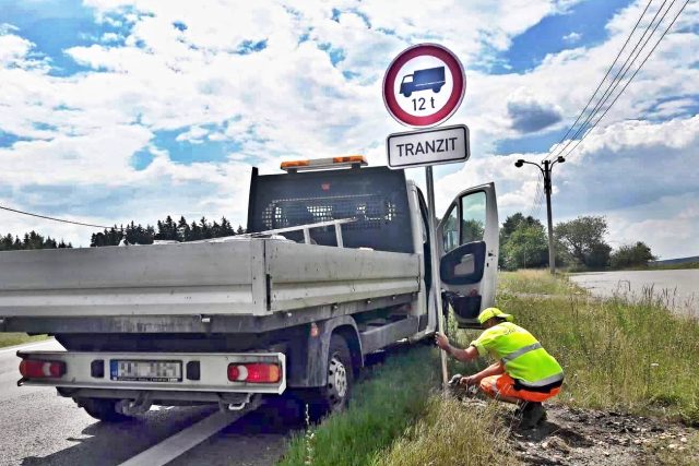 U silnice číslo 605 na Rokycansku přibudou desítky značek se zákazem vjezdu pro kamiony | foto: Jana Kosová,  Český rozhlas