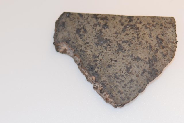 Kousek marsovského meteoritu,  určený ke kalibraci přístrojů amerického marsovského vozítka Perseverance | foto:  NASA/JPL-Caltech,  NASA,  CC0 1.0