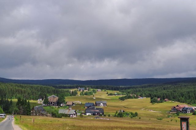 Půvabná osada Jizerka je jedním z téměř neposkvrněných míst Jizerských hor | foto: Jana Švecová,  Český rozhlas