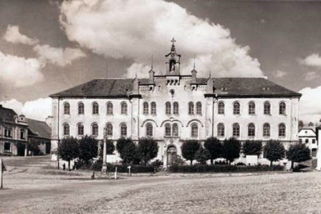 Bývalá piaristická kolej a škola v Nepomuku | foto: archiv Lukáše Máchy